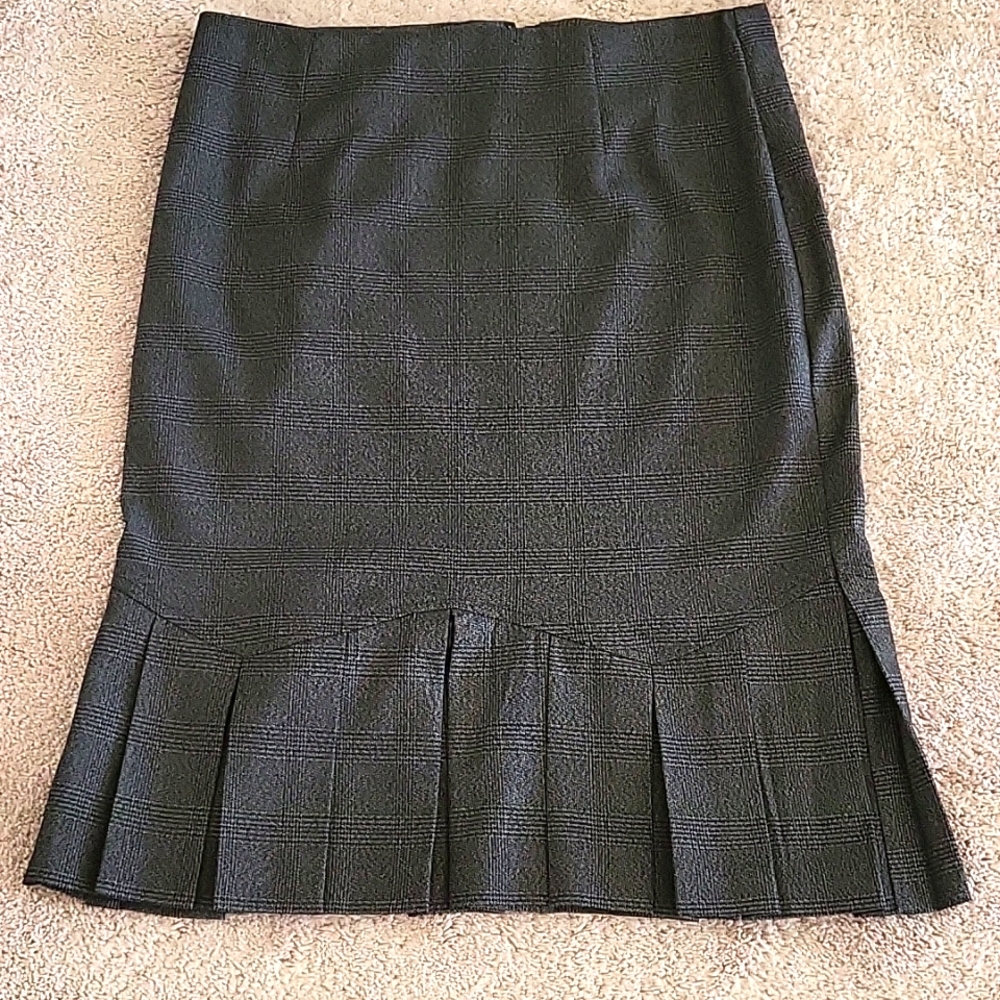 Pleated gray plaid pencil skirt